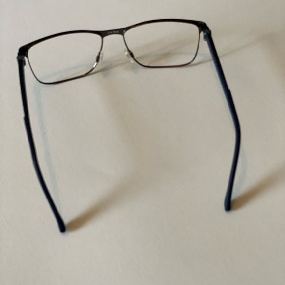 ALFRED SUNG Reading Frames - Picture 5 of 12